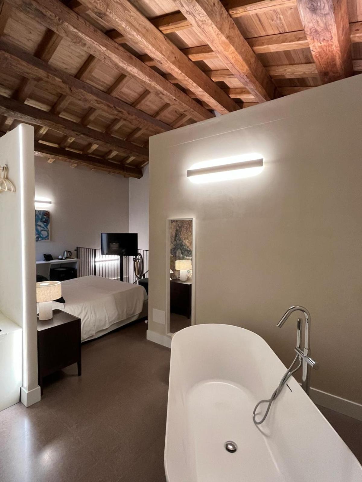 Ginevra Boutique Rooms - Palazzo Leosini - Residenze D'Epoca L'Aquila Luaran gambar